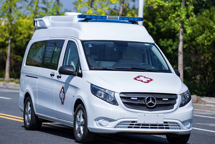 奔驰监护车